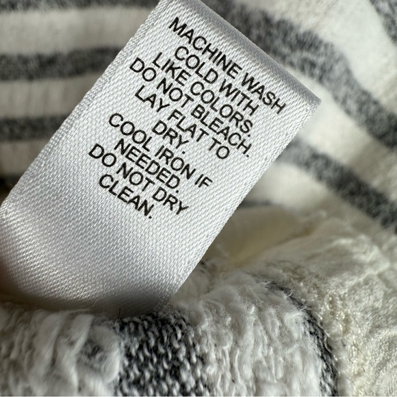 Cato Women's Gray & Ivory Striped Short Sleeve High Low Top Size XL - Picture 6 of 8